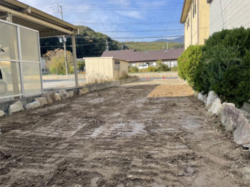 蒲郡市：手入れが行き届かず荒れてしまった駐車場の整備