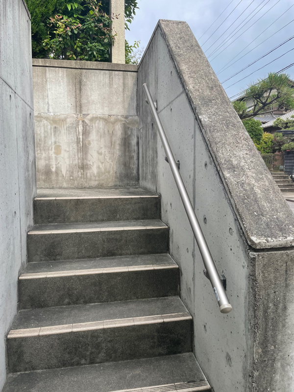 岡崎市：安心して昇り降りできる　階段手すりリフォーム