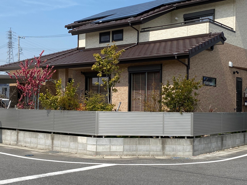 岡崎市:フェンス下のひび割れたブロックを交換して不安解消 岡崎市:フェンス下のひび割れたブロックを交換して不安解消