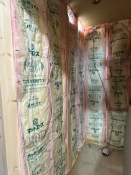 トイレ施工／断熱材