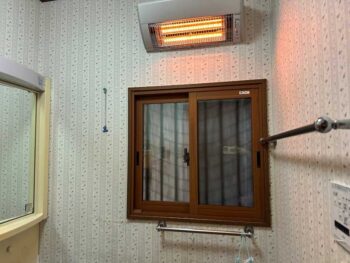 洗面所　電気ストーブ・内窓設置
