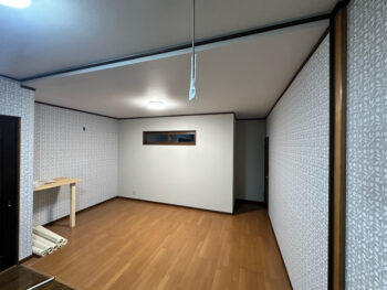 西尾市：畳からフローリングへの変更と壁撤去で実現した明るい洋室