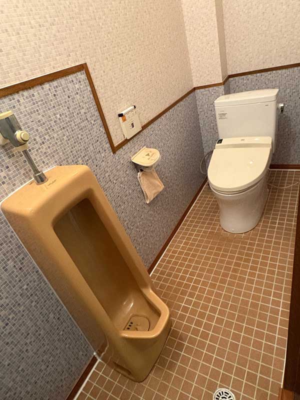 西尾市：タイルの不安を解消し断熱性も高めたトイレリフォーム