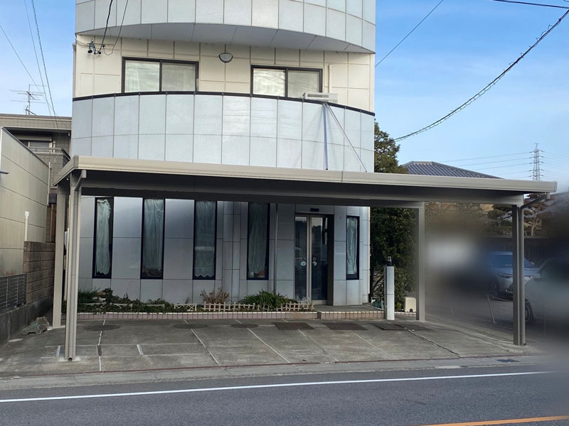 岡崎市:広くなった駐車スペースへのカーポート設置工事 岡崎市:広くなった駐車スペースへのカーポート設置工事